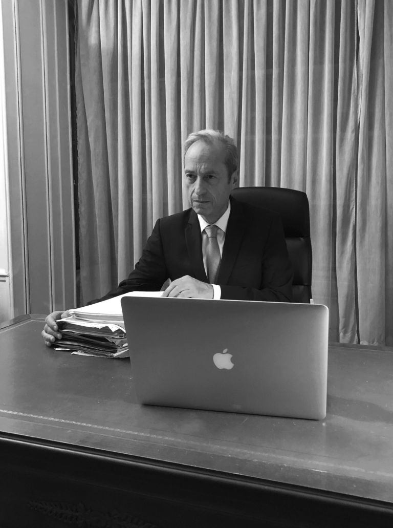 Maître Gérard DOUKHAN est l’avocat spécialiste en droit commercial des PME et PMI à Paris